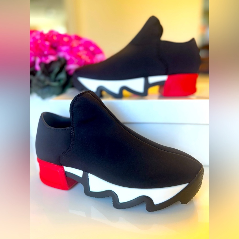iRi | Black Neoprene Pull on | Zigzag Sole Sneakers| SIZE 40 (EU) - 9 (US)